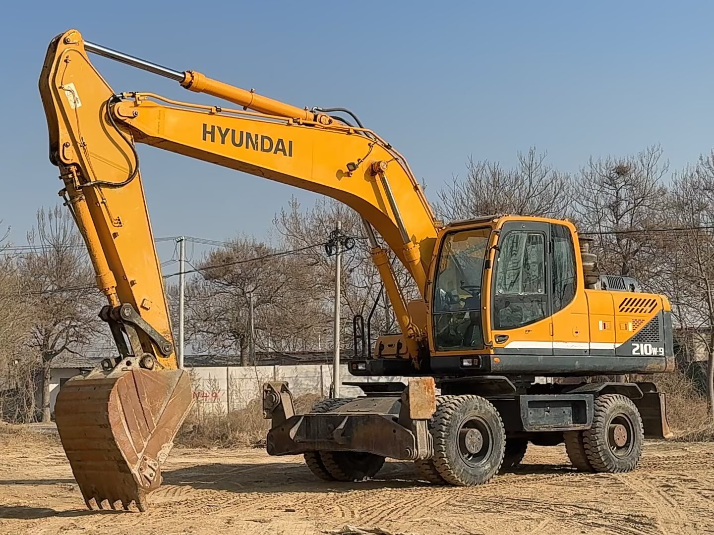 Hyundai 210W-9