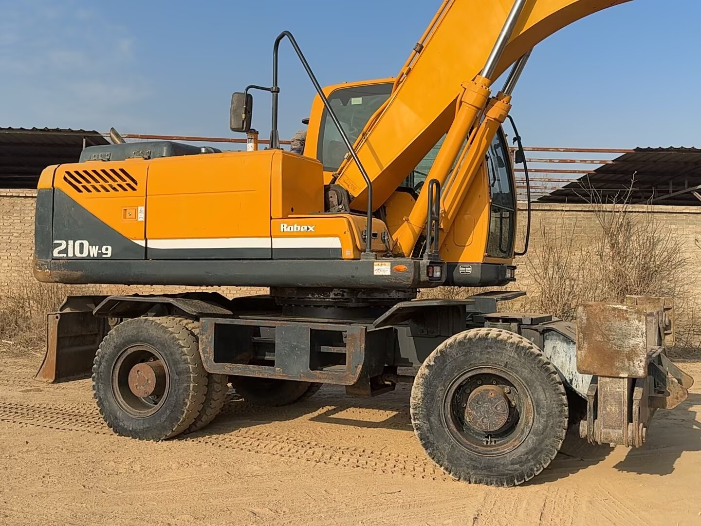 Hyundai 210W-9