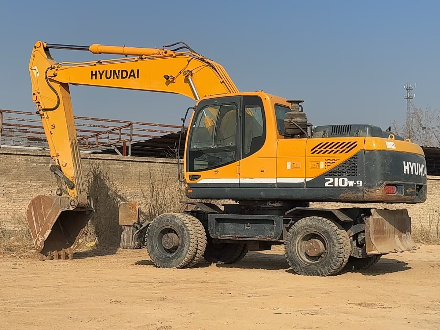 Hyundai 210W-9