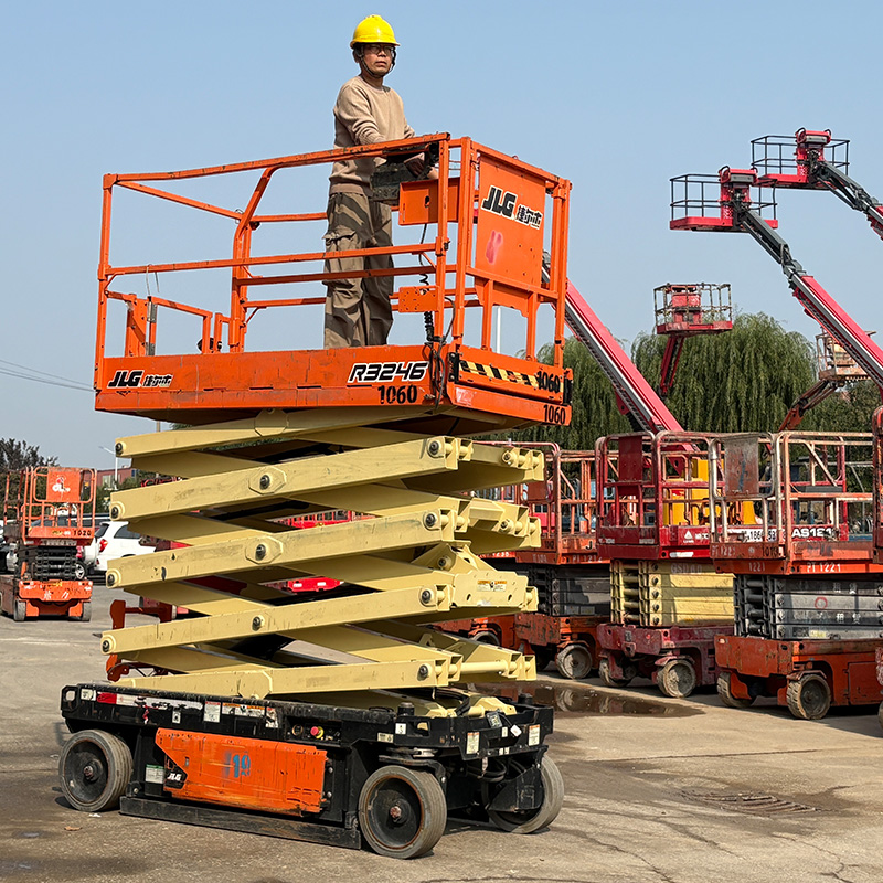 JLG R3246