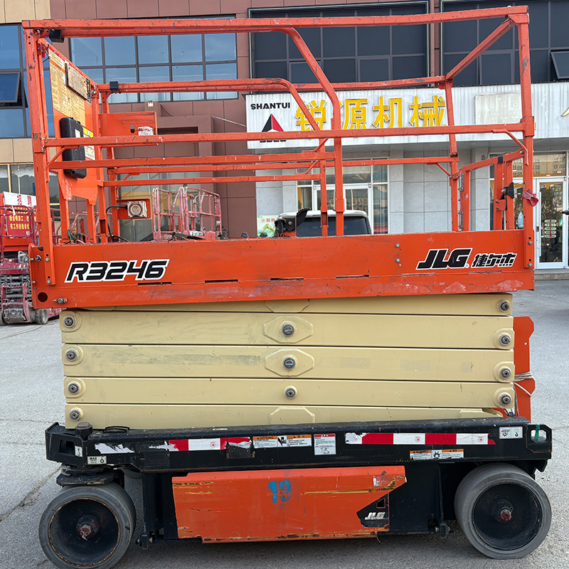 JLG R3246