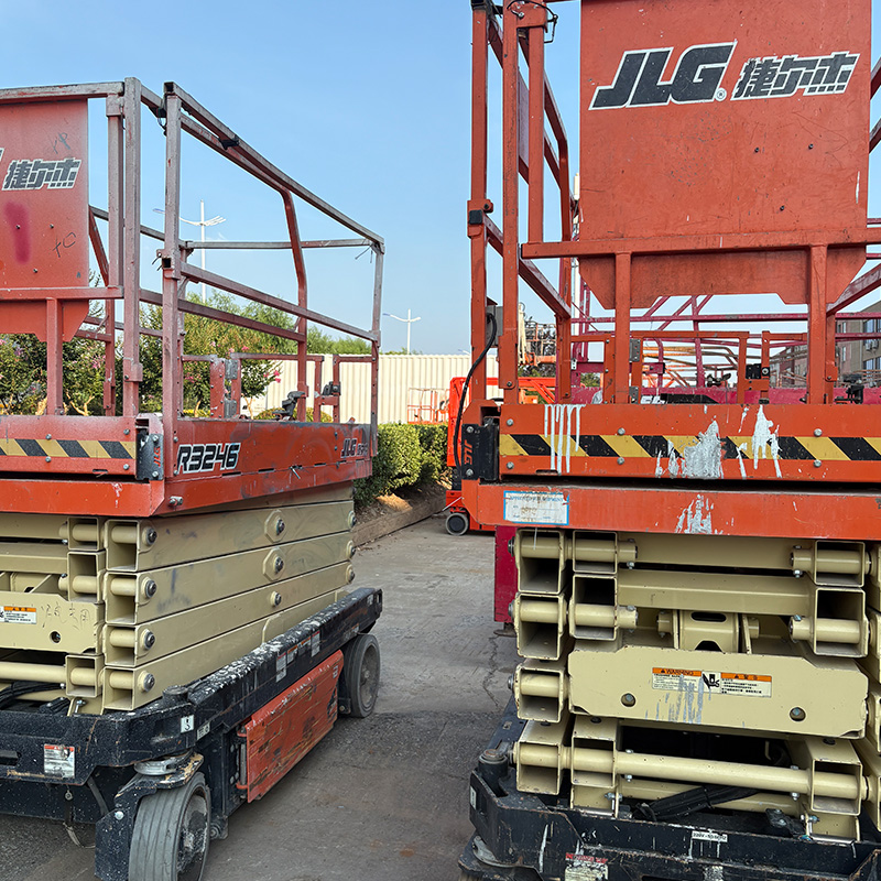 JLG R3246