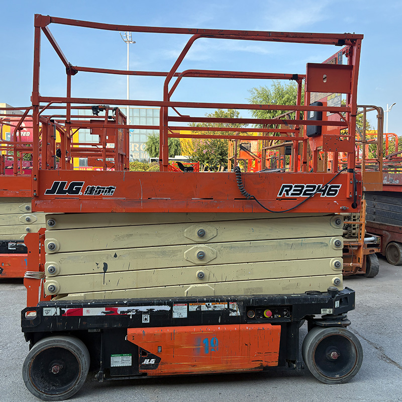 JLG R3246