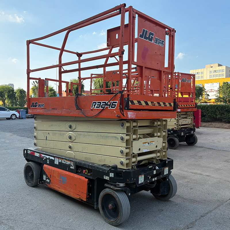 JLG R3246