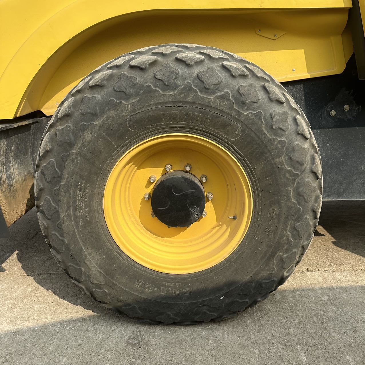 BOMAG BW220D-4C Road Roller