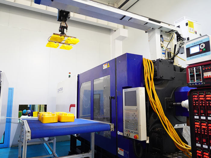 Injection Molding Machine