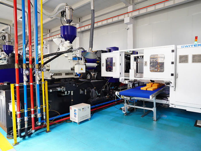 Injection Molding Machine