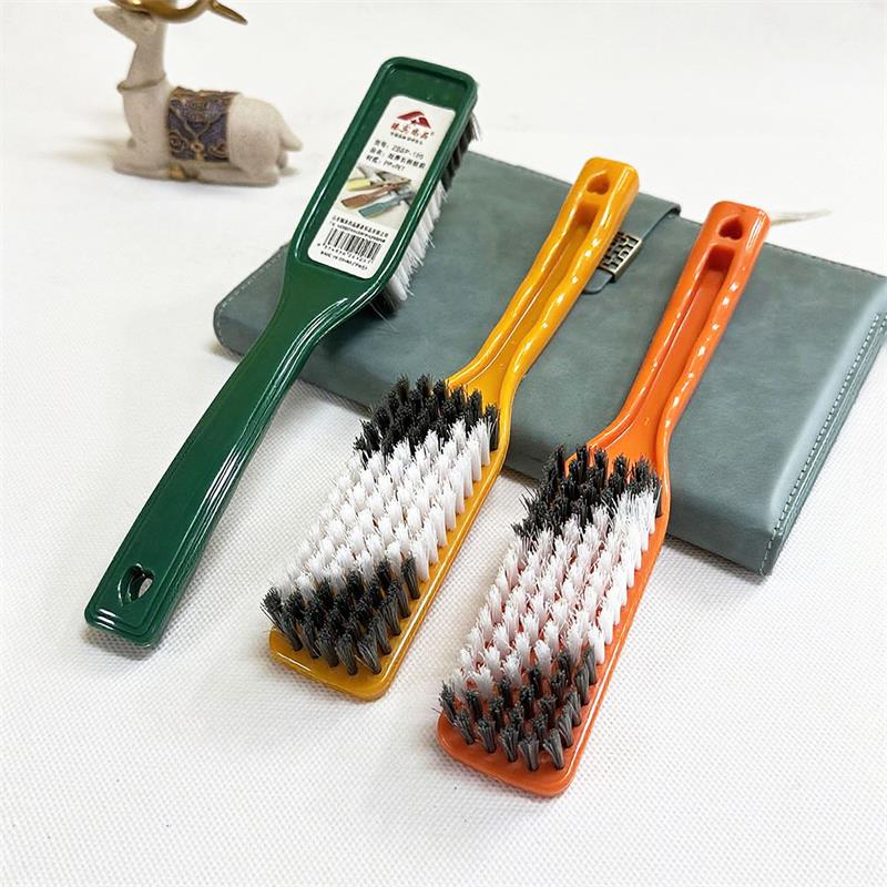 105 thick long handled shoe brush (color)