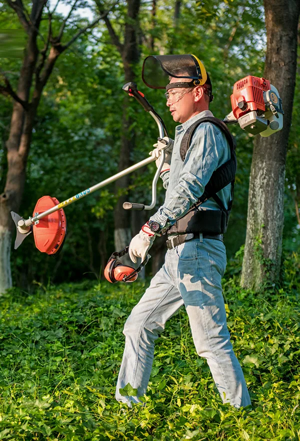 Shoulder-brush-cutter