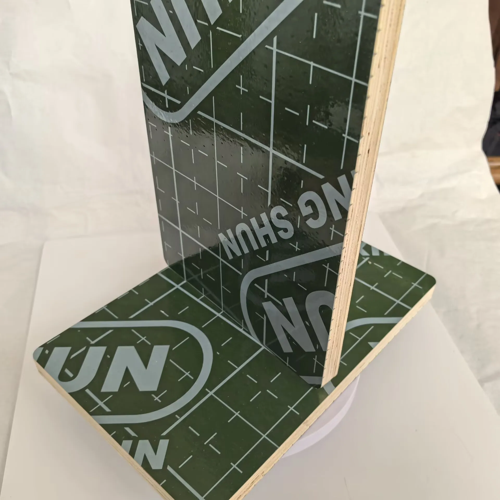 Green PP Plastic Film Faced Plywood Shuttering Construction Hardwood Plywood