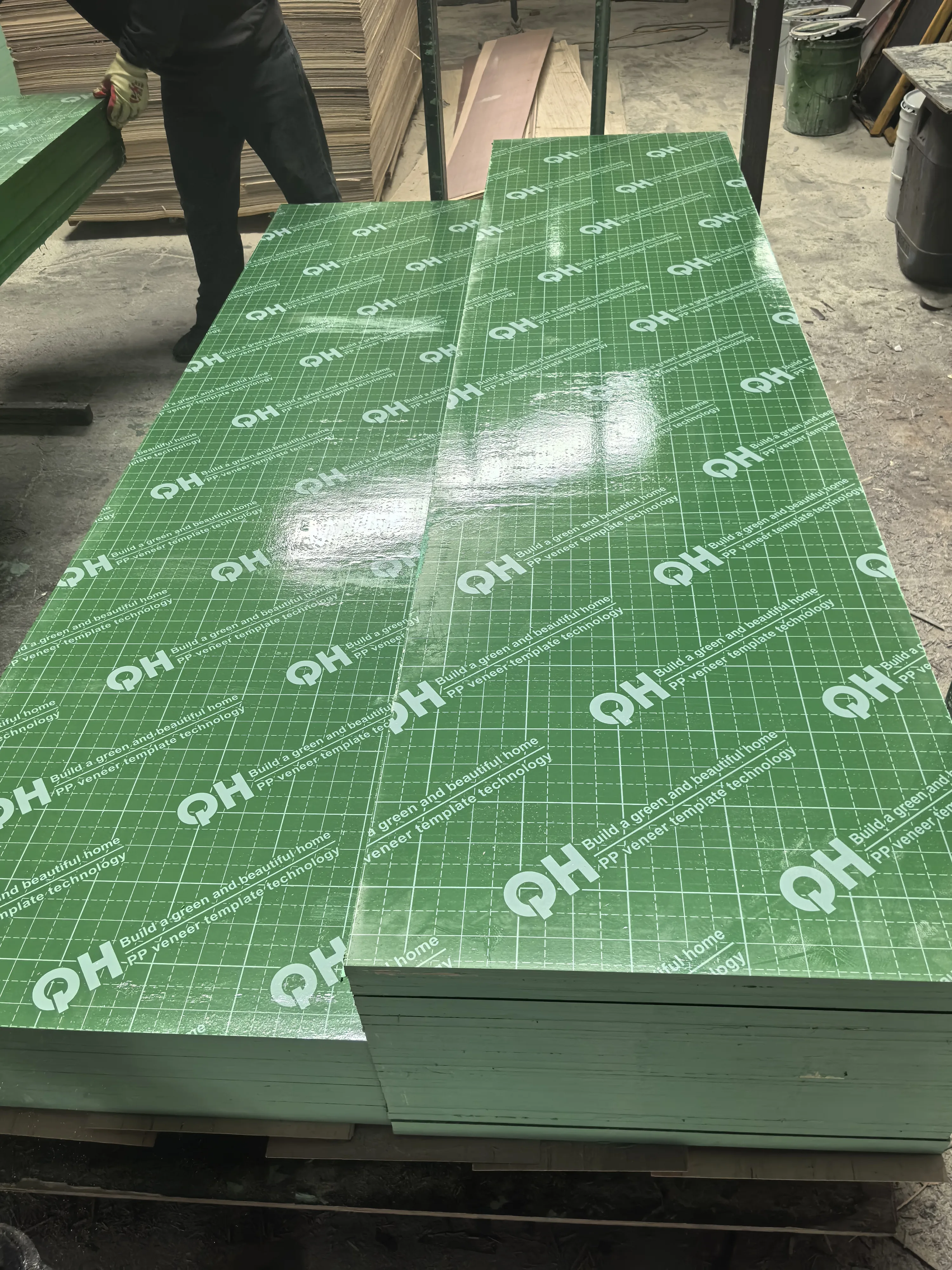 Green PP Plastic Film Faced Plywood Shuttering Construction Hardwood Plywood